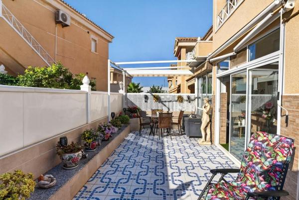 Casa o chalet independiente en Parque Acuático - Sector 25, Torrevieja photo 1