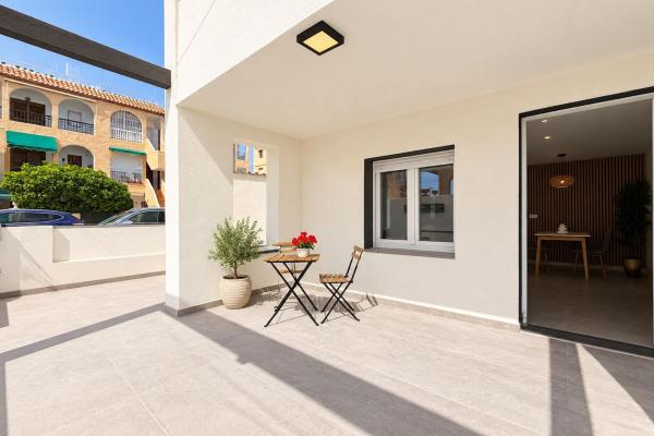 Продажа квартиры на Piso en Avenida de Inglaterra, 8, Los Europeos, Torrevieja, Торревьеха
thumbnail 2