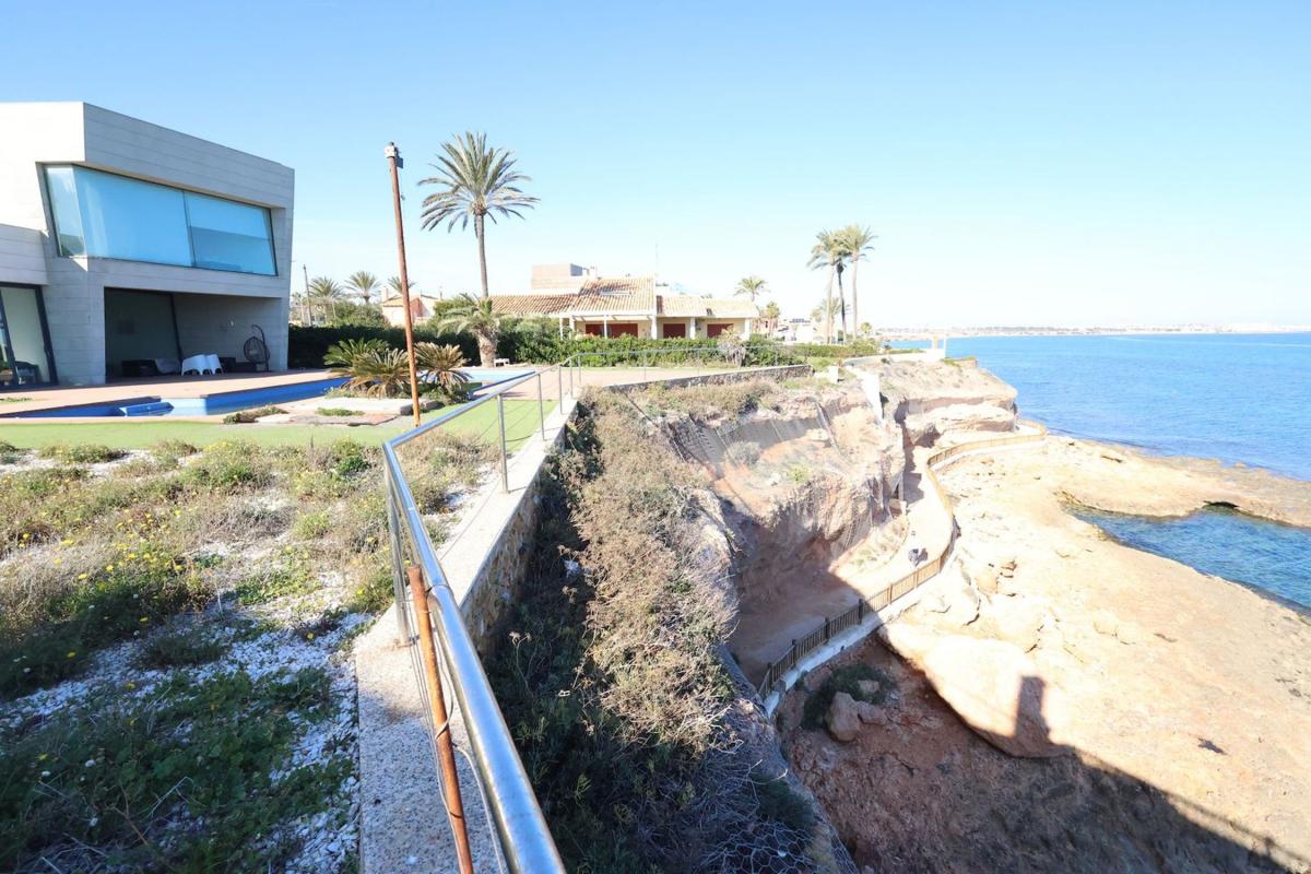 Properties for sale and rent in Spain photo 1
