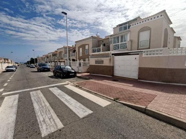 Chalet adosado en Ronda José Samper García, Torreblanca, Torrevieja photo 1