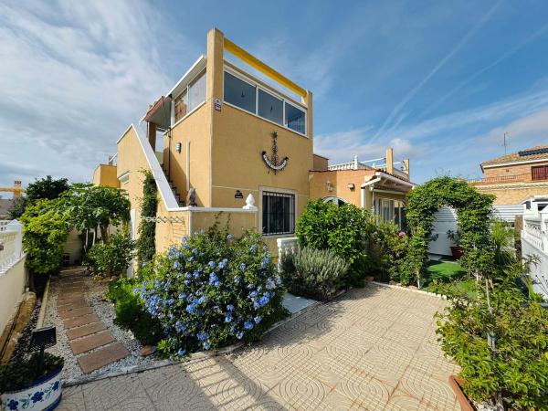 Chalet pareado en Urbanización Miramar-3, 39, Miramar - Torre del Moro, Torrevieja photo 1