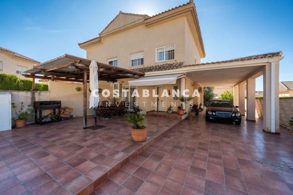 Частный шале на продаже в  Casa o chalet en Calle Belice, Coloma, La Nucia, Ла Нусия photo 1