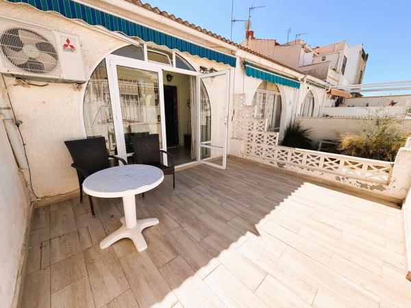 Chalet pareado en Calle Purcell, La Siesta - El Salado - Torreta, Torrevieja thumbnail 2