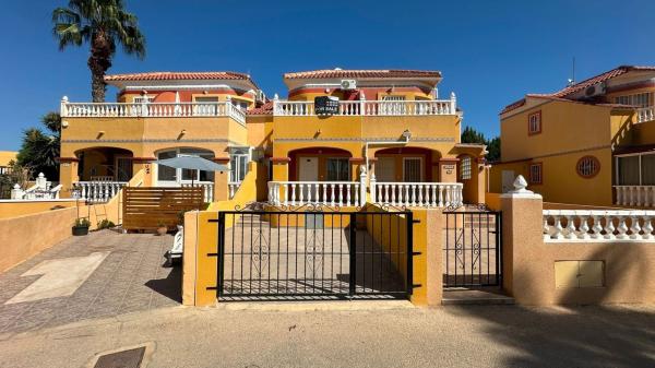 Chalet independiente en venta en Casa o chalet en La Regia, Orihuela, Orihuela photo 1