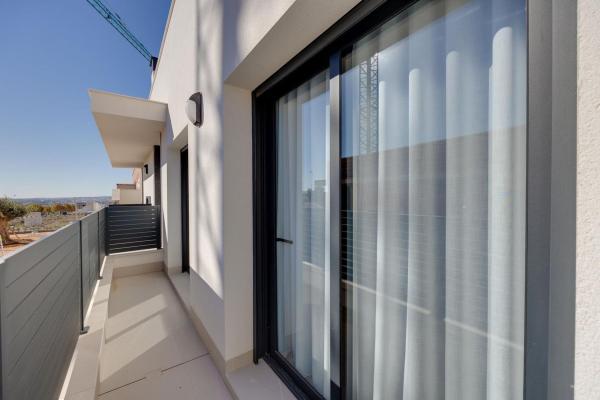 Casa o chalet independiente en Avenida Tirso de Molina, Aguas Nuevas, Torrevieja photo 1