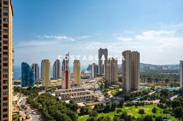 Sprzedaż mieszkania w Piso en Calle Presidente Adolfo Suárez, Pueblo Poniente, Benidorm, Benidorm
photo 1