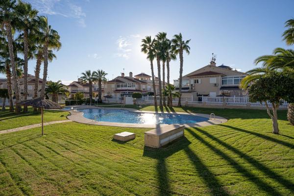 Venta de piso en Piso en Calle Pino de Canadá, Zeniamar, Orihuela, Orihuela
photo 1