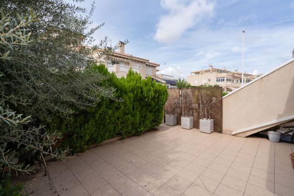 Venta de piso en Piso en Calle Pino de Canadá, Zeniamar, Orihuela, Orihuela
thumbnail 3
