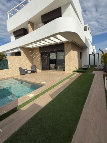 Chalet pareado en Calle Romero, Los Montesinos thumbnail 3