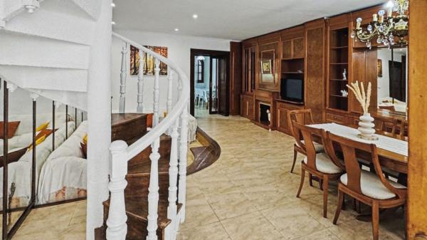 Chalet wolnostojący na sprzedaż w Casa o chalet en Centro Urbano, Denia, Dénia thumbnail 2