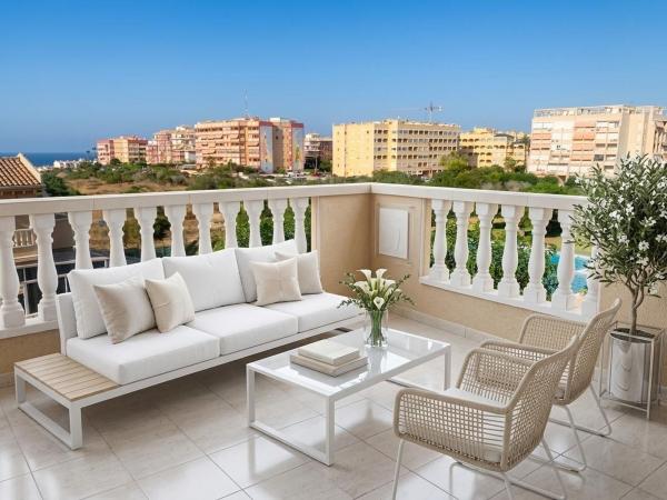 Chalet adosado en Calle Perseo, Aguas Nuevas, Torrevieja thumbnail 3