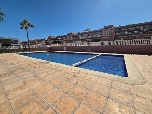 Chalet adosado en Calle de Xipre, Monte y Mar, Gran Alacant thumbnail 2