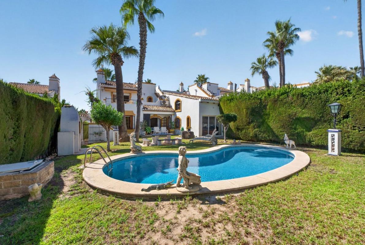 Venta de chalet independiente en Casa o chalet en Calle Fernandez Caballero s/n, Villamartín, Orihuela, Orihuela
photo 1