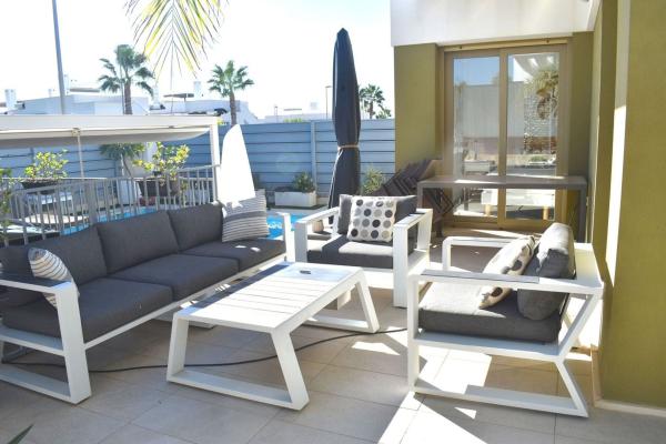 Частный шале на продаже в  Casa o chalet en Jacarilla, Хаkarilla photo 3