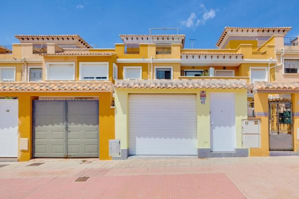 Chalet adosado en Avenida Paris, 67, Aguas Nuevas, Torrevieja photo 1