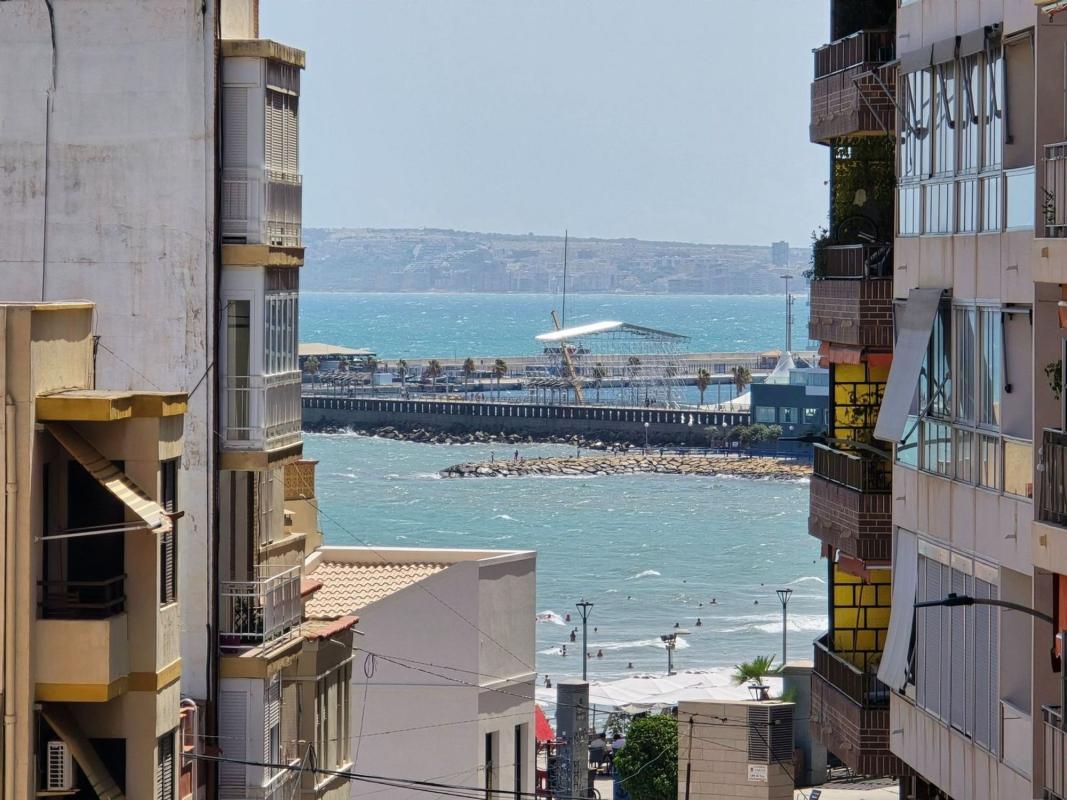 Sale of apartment in Piso en Calle de la Virgen del Socorro, Raval Roig-Virgen del Socorro, Alicante / Alacant, Alicante
photo 1