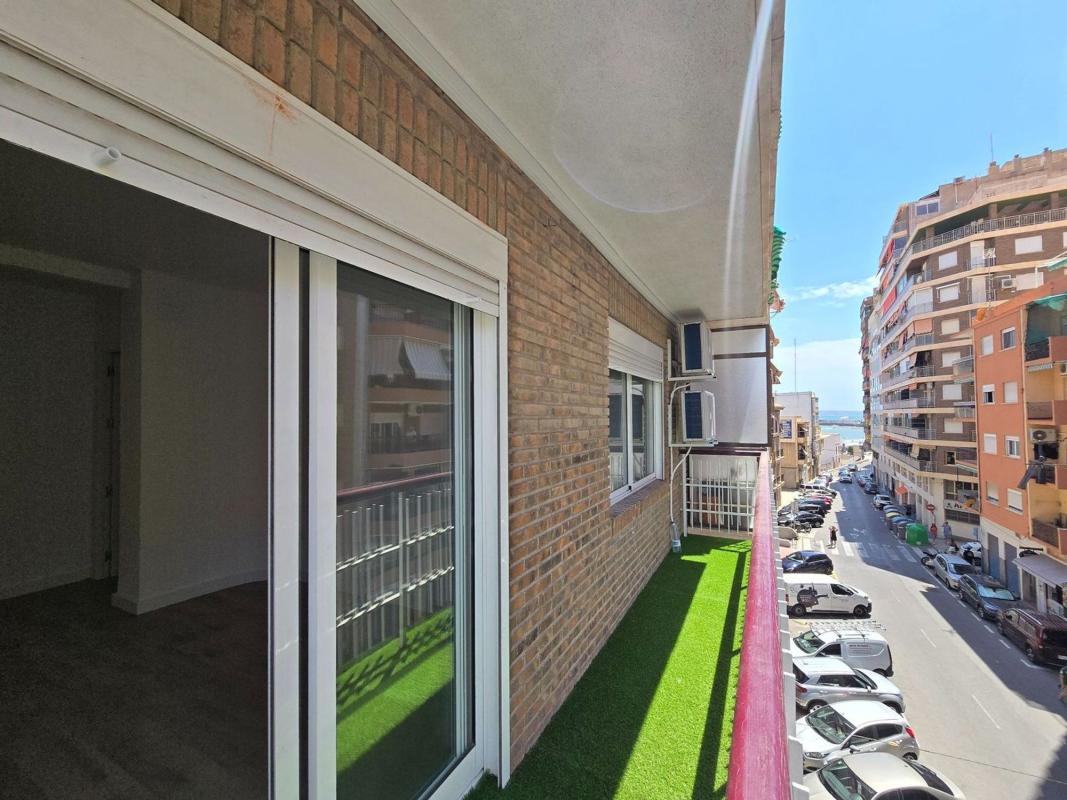 Sale of apartment in Piso en Calle de la Virgen del Socorro, Raval Roig-Virgen del Socorro, Alicante / Alacant, Alicante
photo 3