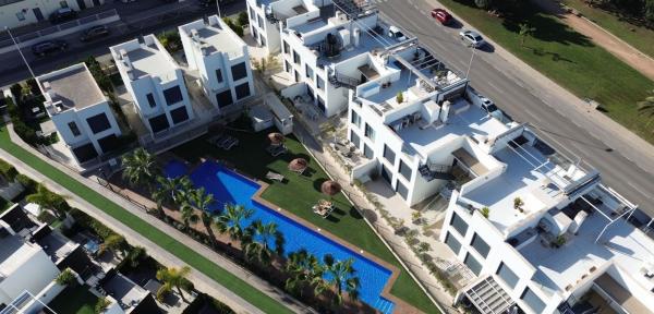 Продажа квартиры на Piso en Los Balcones - Los Altos del Edén, Torrevieja, Торревьеха
photo 1
