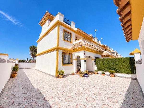 Independent chalet for sale in Casa o chalet en La Siesta - El Salado - Torreta, Torrevieja, Torrevieja
photo 1