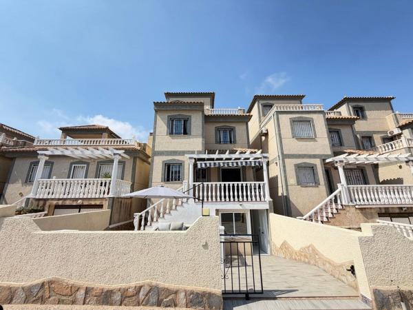 Chalet independiente en venta en Casa o chalet en Polígono N-2 Villamartín Norte, Villamartín, Orihuela, Orihuela
 photo 1