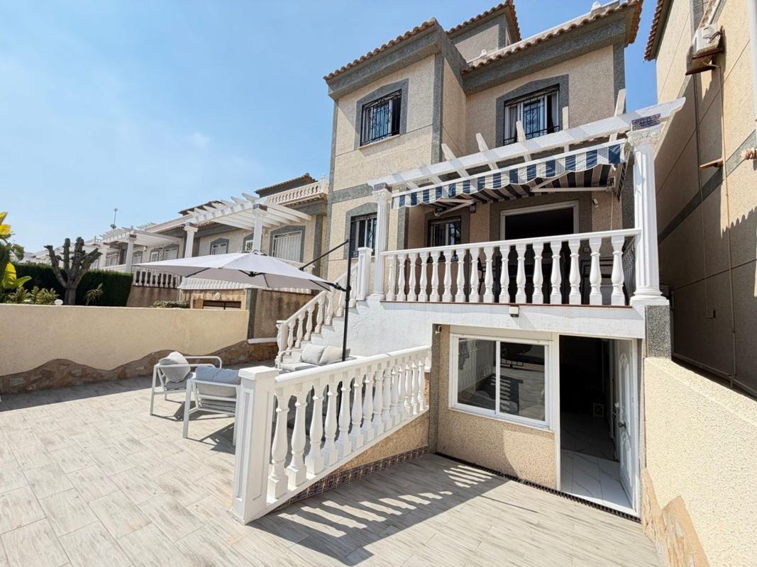 Продажа отдельного шале в Casa o chalet en Polígono N-2 Villamartín Norte, Villamartín, Orihuela, Ориуэла photo 2