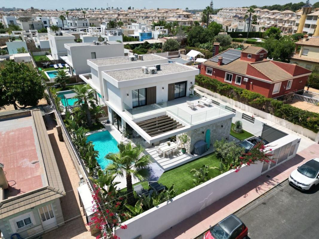 Venta de chalet independiente en Casa o chalet en Calle castillo de Santa Barbara, Lomas de Don Juan, Orihuela, Orihuela
photo 3