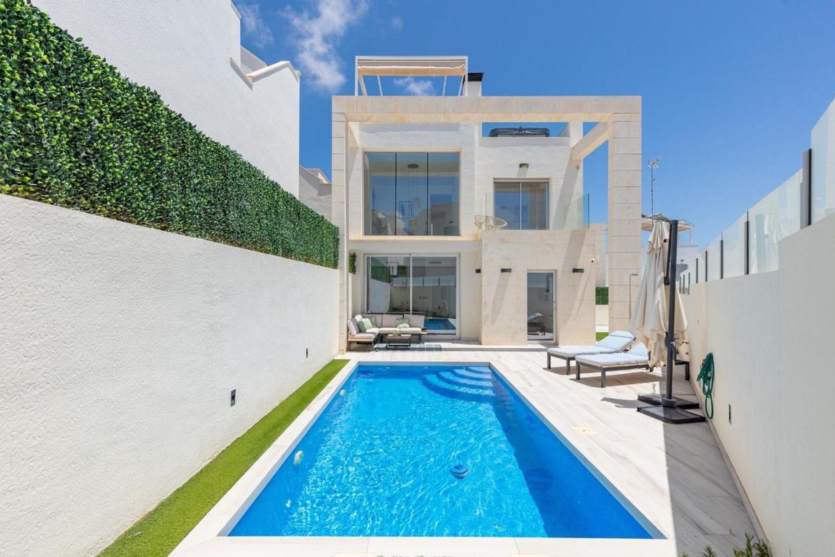 Venta de chalet independiente en Casa o chalet en Calle Cabo de Palos, Lomas de Cabo Roig, Orihuela, Orihuela
photo 1