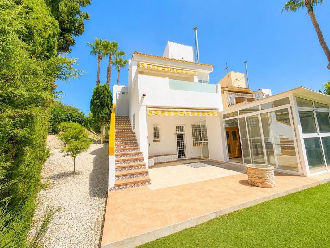Venta de chalet independiente en Casa o chalet en Calle Amadeo Vives, Villamartín, Orihuela, Orihuela
 photo 2