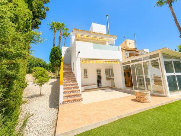 Chalet independiente en venta en Casa o chalet en Calle Amadeo Vives, Villamartín, Orihuela, Orihuela
 photo 2