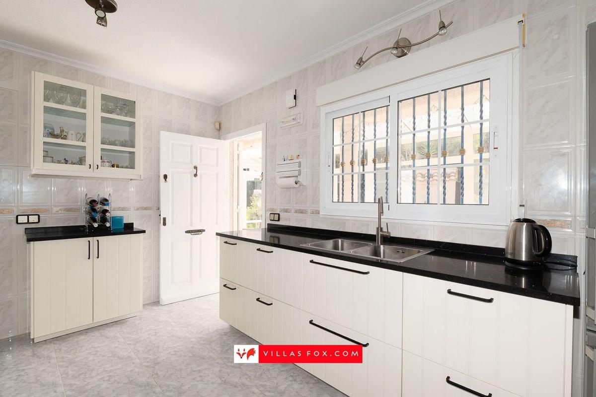 Продажа отдельного шале в Casa o chalet en Calle Murcia, Ciudad de las Comunicaciones, San Miguel de Salinas, Сан-Мигель-де-Салинас photo 2