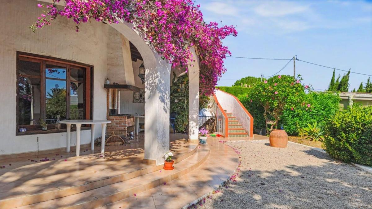 Продажа отдельного шале в Casa o chalet en El Montgó, Denia, Дения photo 3