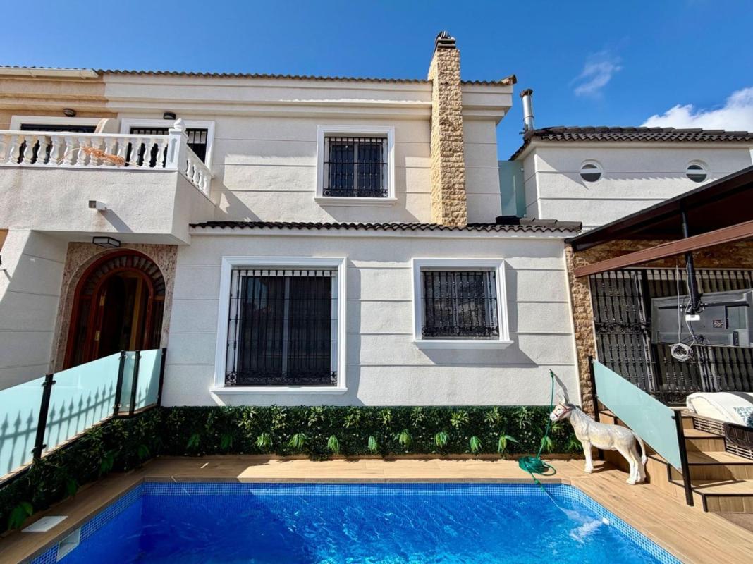 Venta de chalet independiente en Casa o chalet en Calle Salzillo, La Zenia, Orihuela, Orihuela
photo 1