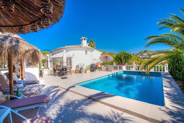 Chalet wolnostojący na sprzedaż w Casa o chalet en Avenida del Mediterrani, Cala Advocat - Baladrar, Benissa, Benissa photo 1