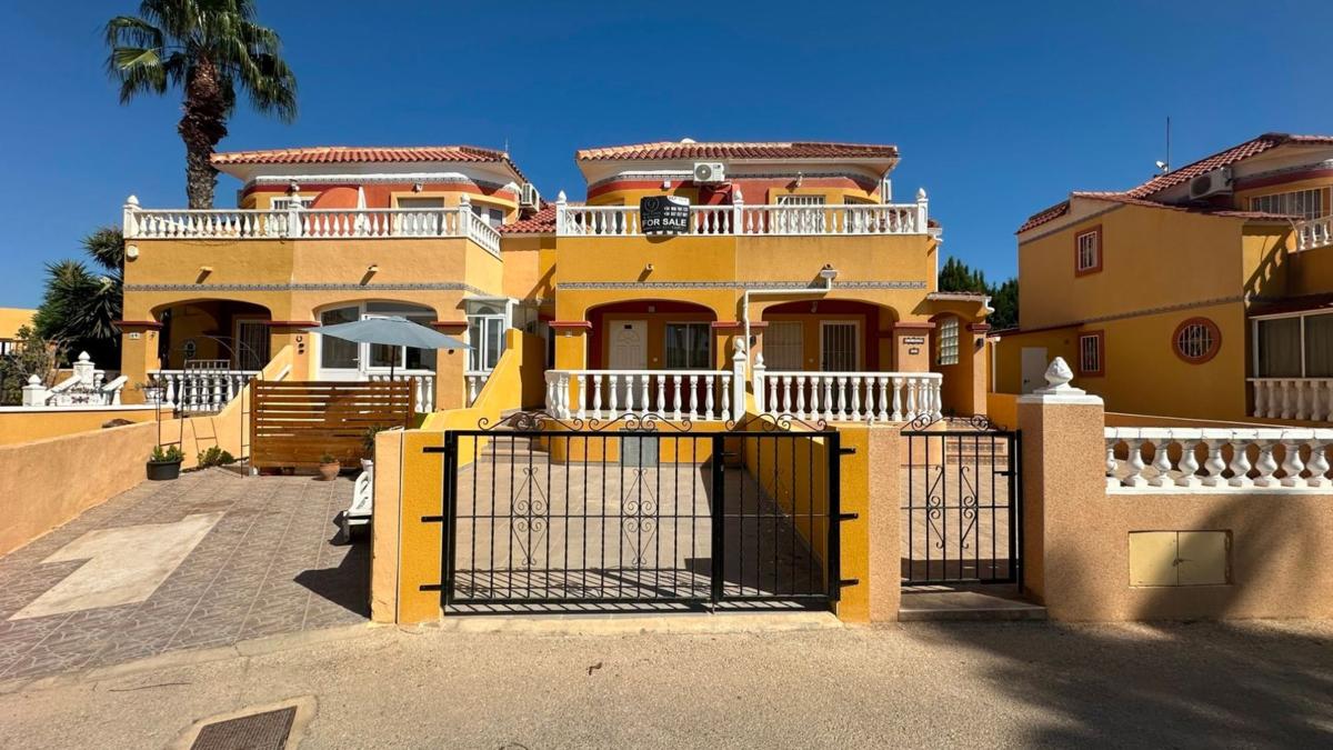 Sprzedaż niezależnego domku jednorodzinnego w Casa o chalet en La Regia, Orihuela, Orihuela photo 1