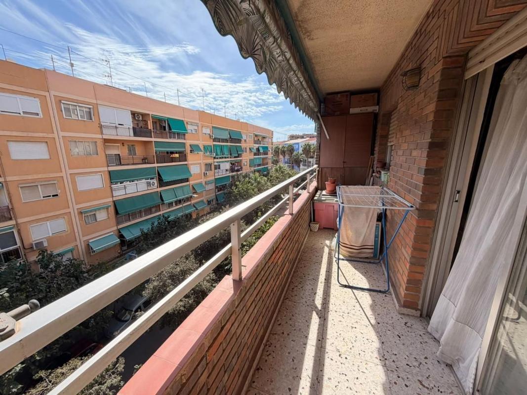 Sale of apartment in Piso en Calle Renato Bardín, Alipark, Alicante / Alacant, Alicante
photo 2
