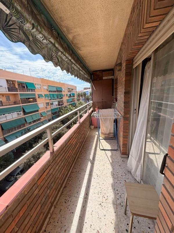 Sale of apartment in Piso en Calle Renato Bardín, Alipark, Alicante / Alacant, Alicante
photo 5
