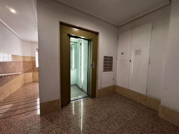 Продажа квартиры на Piso en Pascual Fernandez Palazon, 3, Carrús Oeste, Elche / Elx, Эльче / Эльх
thumbnail 2