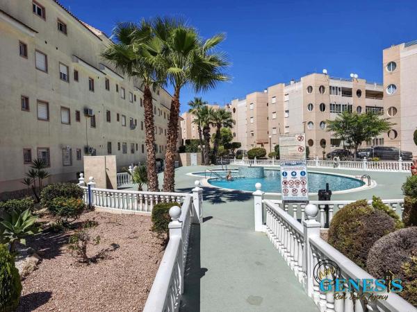 Sprzedaż mieszkania w Piso en Avenida Robleda, 12, La Siesta - El Salado - Torreta, Torrevieja, Torrevieja
 photo 1