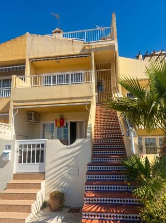 Sprzedaż mieszkania w Piso en Calle Narváez, La Veleta, Torrevieja, Torrevieja
 photo 1
