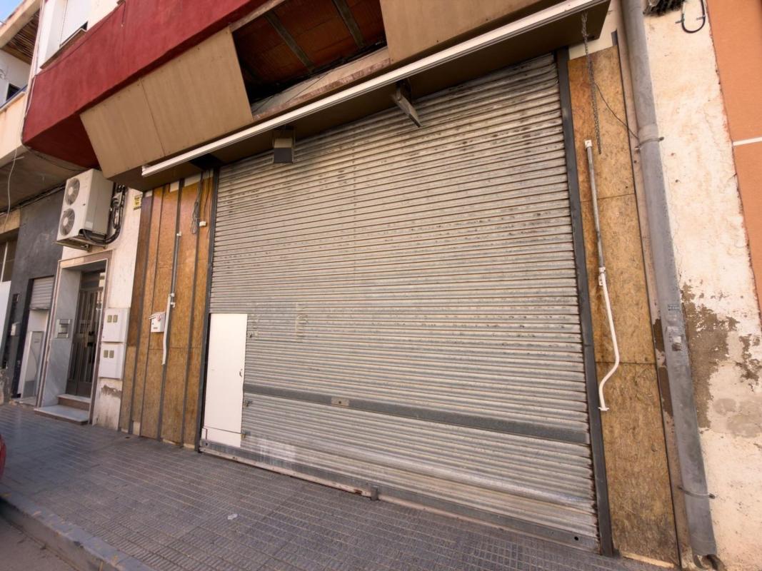 Edificio de 380m2 en venta en Cox photo 2