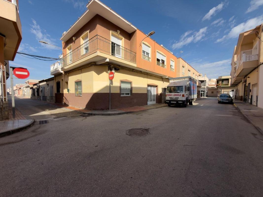 Edificio de 380m2 en venta en Cox photo 5