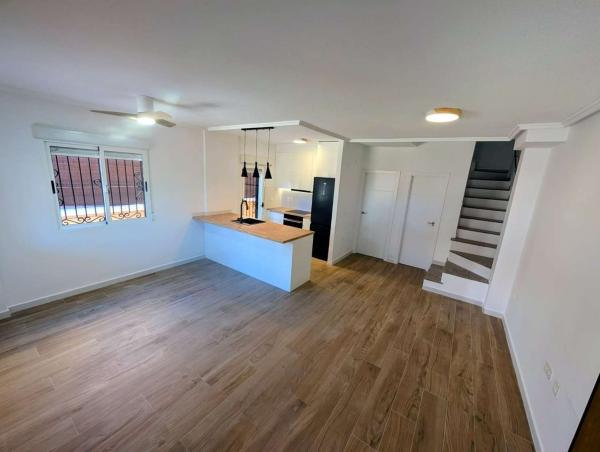 Chalet wolnostojący na sprzedaż w  Casa o chalet en Zona Lago - Los Almendros, Orihuela, Orihuela photo 3