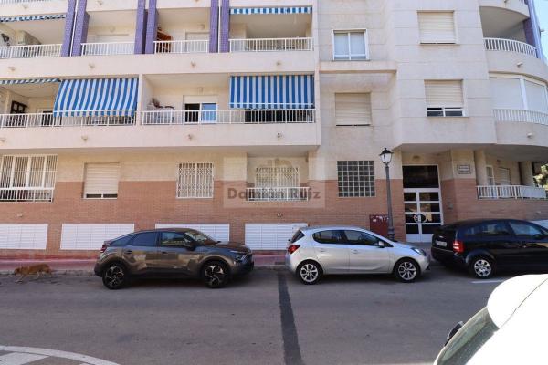 Sprzedaż mieszkania w Piso en Calle Hermanos Pinzón, 3, Zona Pueblo, Guardamar del Segura, Guardamar del Segura
thumbnail 2