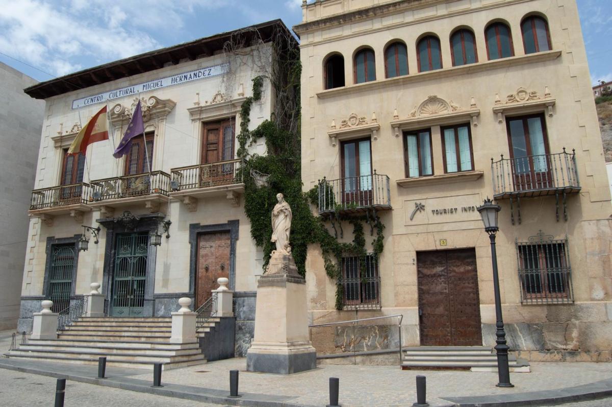 Propiedades en venta y alquiler en España photo 1