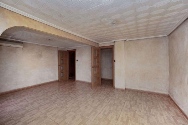 Sale of flat in Piso en Calle Mariano Benlliure, Reina Victoria-Miguel Hernández, Elche / Elx, Elche / Elx
 photo 4
