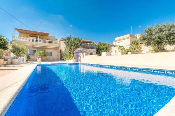 Chalet pareado en Avenida de Torrevieja, 19 a, Los Balcones - Los Altos del Edén, Torrevieja thumbnail 3