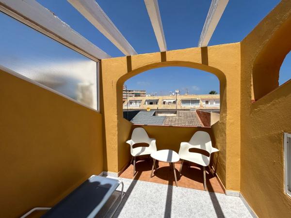 Chalet pareado en Avenida de Inglaterra, 50, Los Europeos, Torrevieja photo 1