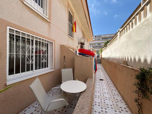 Chalet pareado en Avenida de Inglaterra, 50, Los Europeos, Torrevieja thumbnail 2