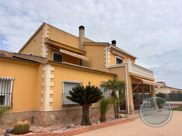 Casa o chalet independiente en Calle Proye Hoo Houa 1, La Hoya-Daimes-El Derramador, Elche / Elx thumbnail 2