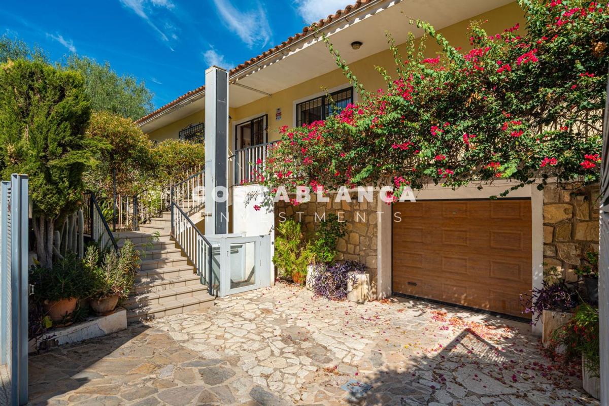 Продажа отдельного шале в Casa o chalet en Avenida Perú, Pueblo Poniente, Benidorm, Бенидорм photo 1